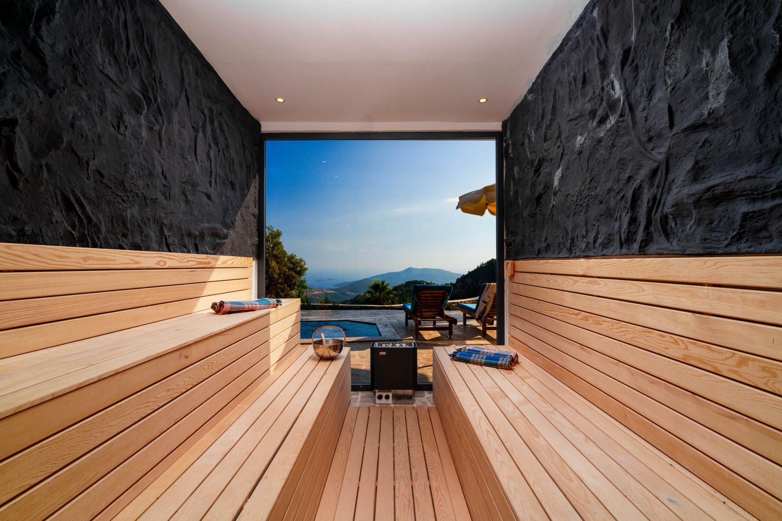 Turquoise Retreat teras