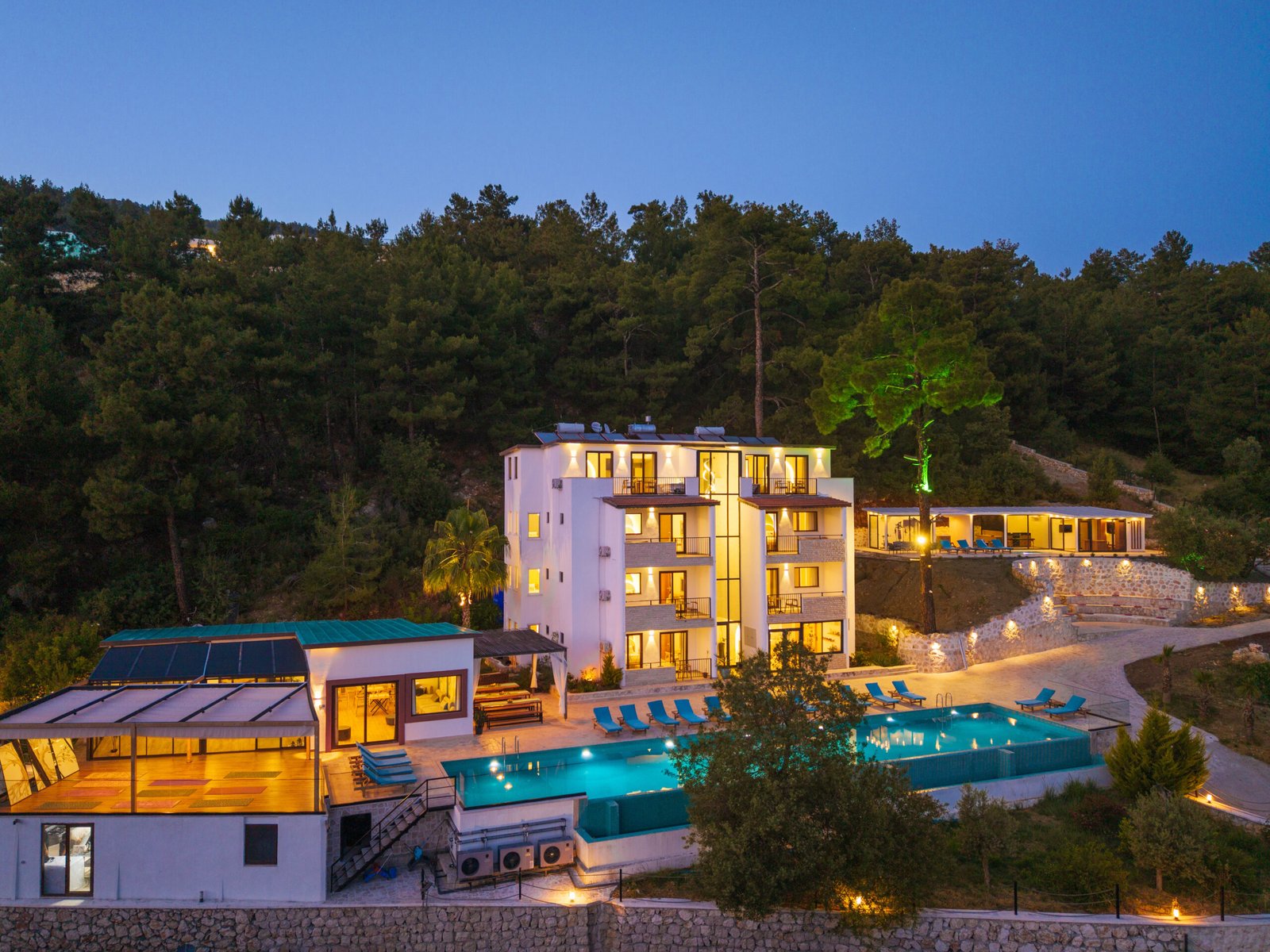 Turquoise Retreat havuz ve manzara